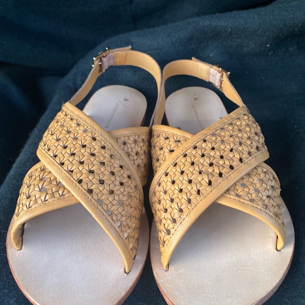 Anthropologie / New Women's Tan Woven Sandals. - Picture 4 of 10